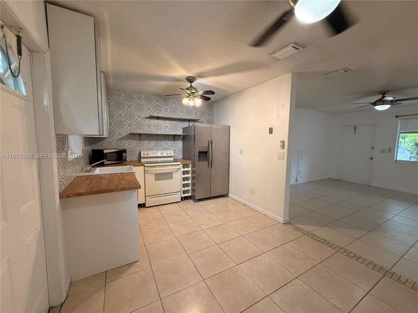 1104 N 17th Ct, Unit 105, Hollywood, FL 33020