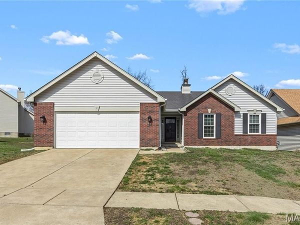 7 Country Lane Court, Florissant, MO 63033