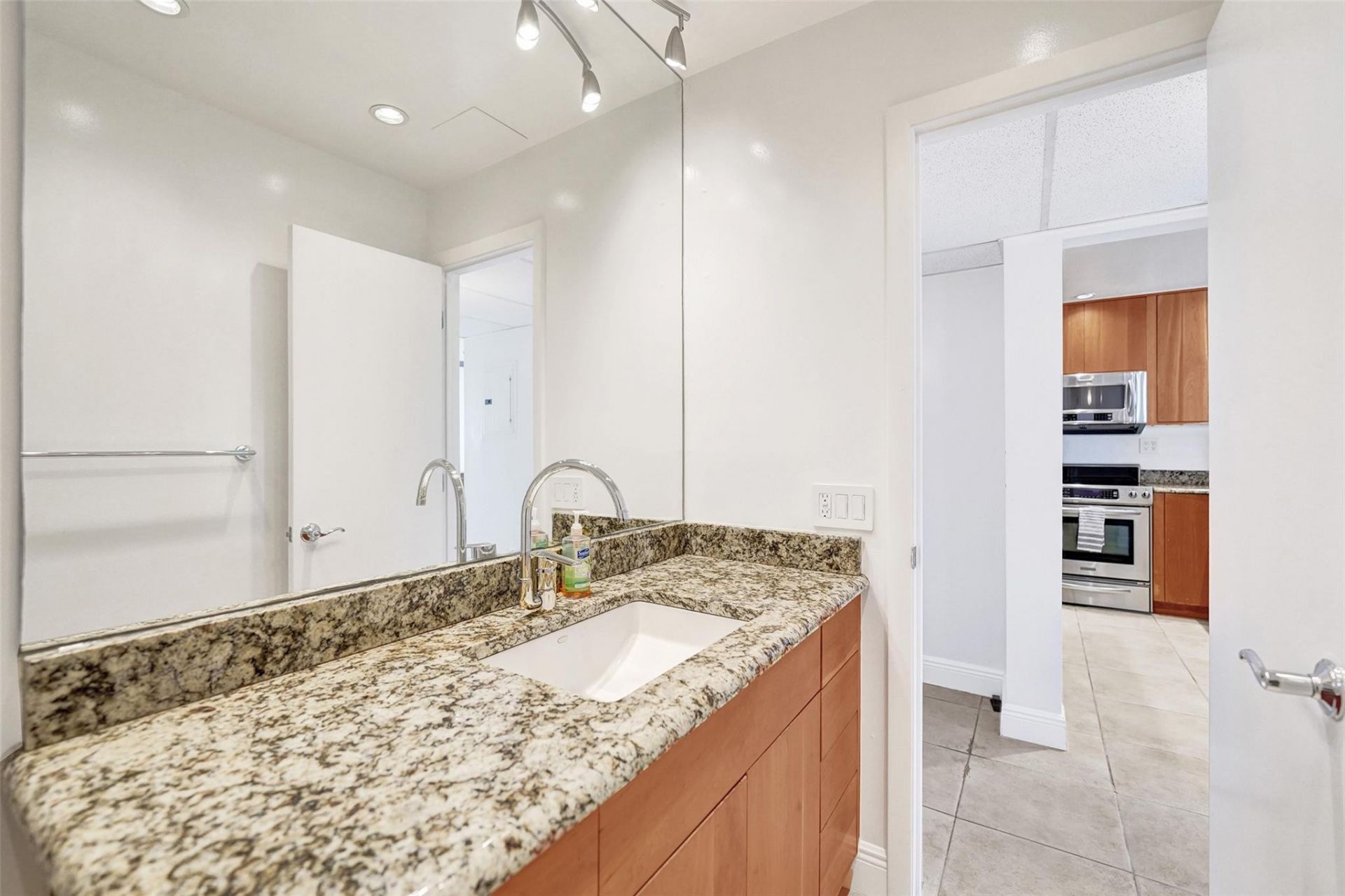 619 Orton Avenue, Unit 501, Fort Lauderdale, FL 33304 Photo