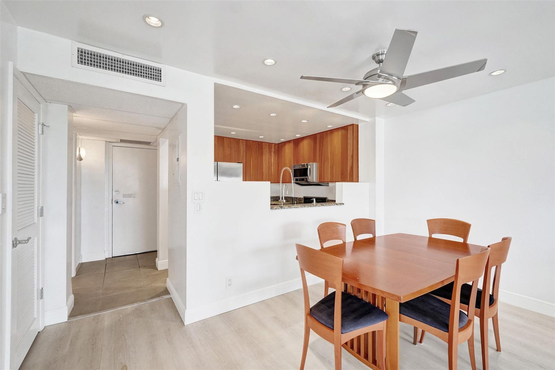 619 Orton Avenue, Unit 501, Fort Lauderdale, FL 33304 Photo