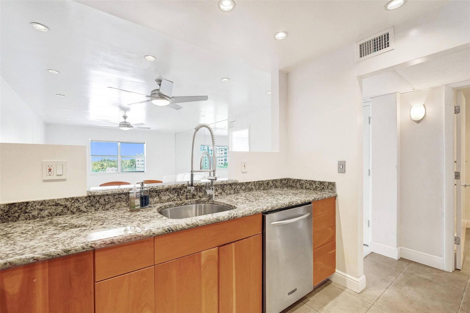 619 Orton Avenue, Unit 501, Fort Lauderdale, FL 33304 Photo
