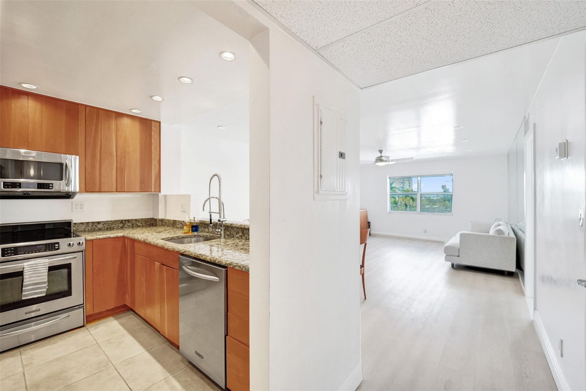 619 Orton Avenue, Unit 501, Fort Lauderdale, FL 33304 Photo