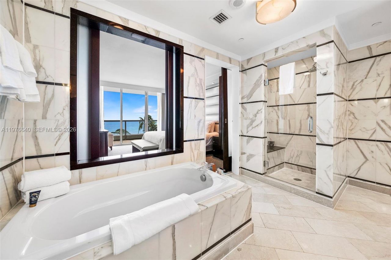 4391 Collins Ave, Unit 410, Miami Beach, FL 33140 Photo