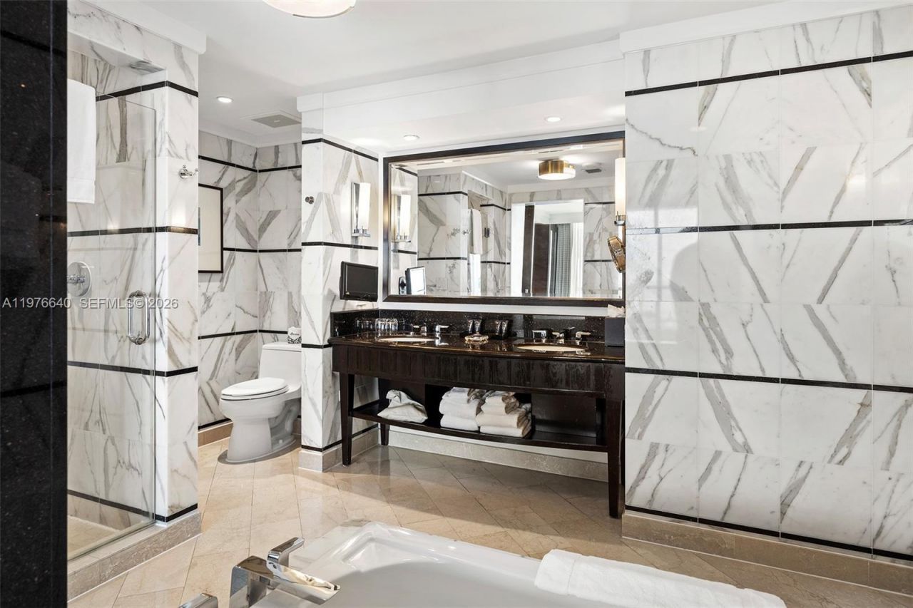 4391 Collins Ave, Unit 410, Miami Beach, FL 33140 Photo