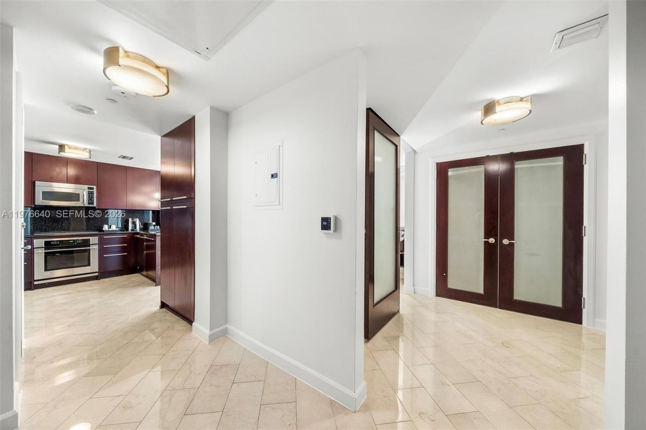 4391 Collins Ave, Unit 410, Miami Beach, FL 33140 Photo