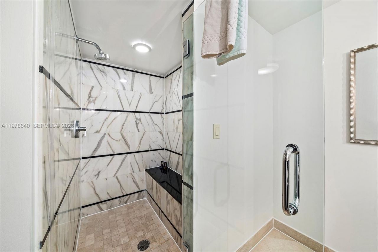 4391 Collins Ave, Unit 410, Miami Beach, FL 33140 Photo