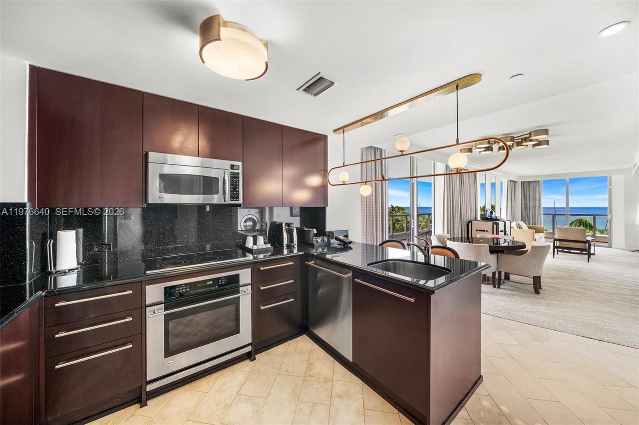 4391 Collins Ave, Unit 410, Miami Beach, FL 33140 Photo