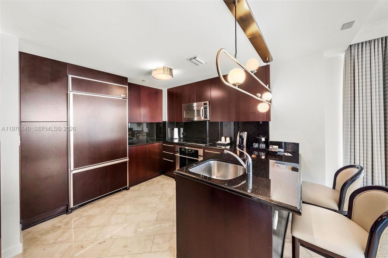 4391 Collins Ave, Unit 410, Miami Beach, FL 33140 Photo