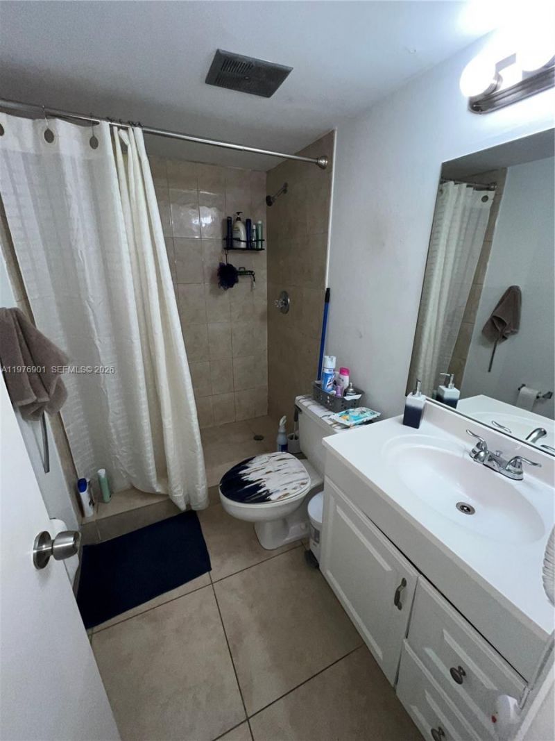 183 Lakeview Dr, Unit 203, Weston, FL 33326 Photo