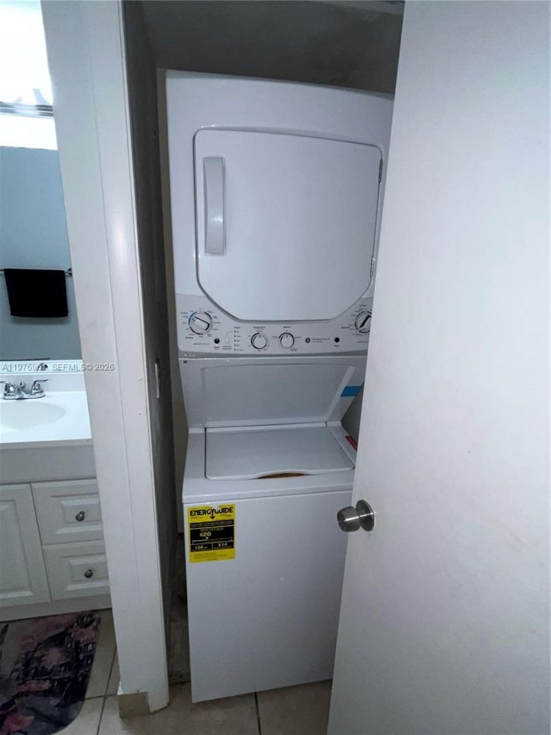 183 Lakeview Dr, Unit 203, Weston, FL 33326 Photo