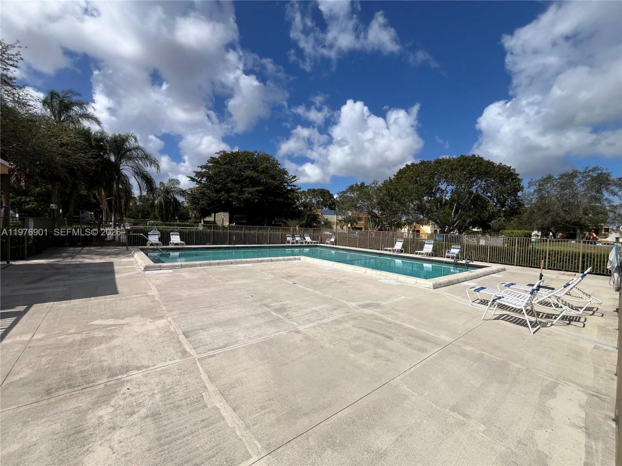 183 Lakeview Dr, Unit 203, Weston, FL 33326 Photo