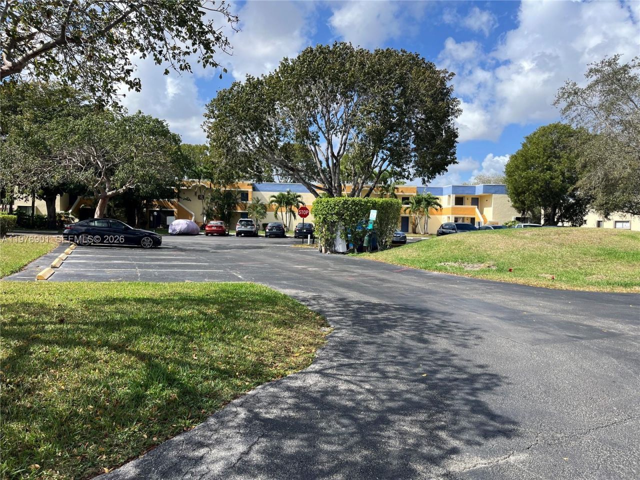 183 Lakeview Dr, Unit 203, Weston, FL 33326 Photo