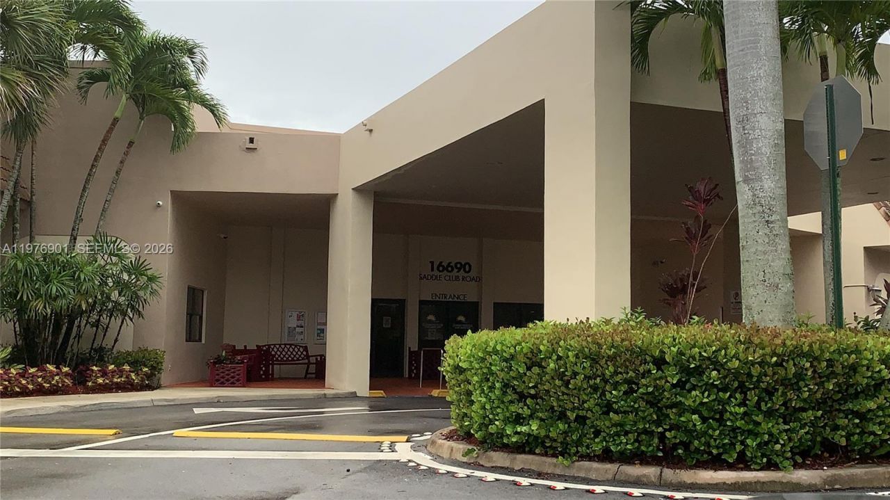 183 Lakeview Dr, Unit 203, Weston, FL 33326 Photo