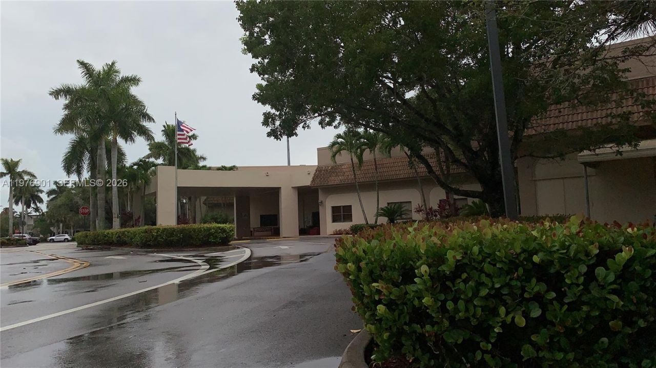 183 Lakeview Dr, Unit 203, Weston, FL 33326 Photo