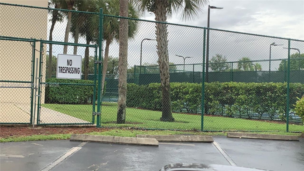 183 Lakeview Dr, Unit 203, Weston, FL 33326 Photo