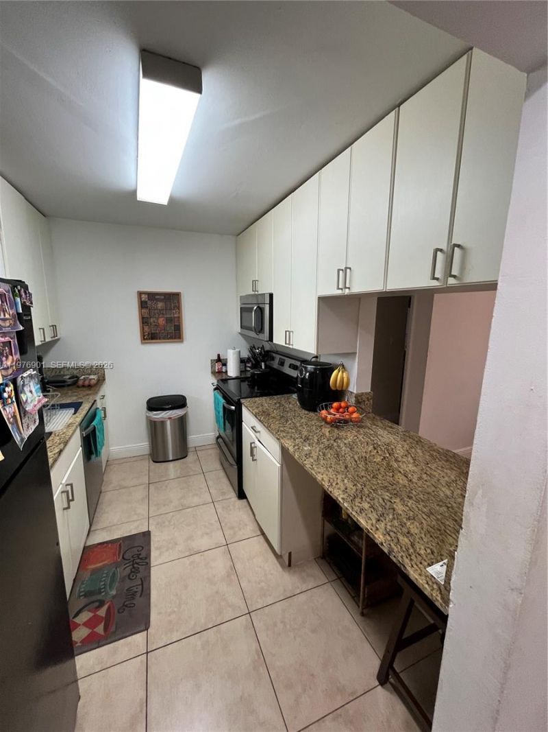 183 Lakeview Dr, Unit 203, Weston, FL 33326 Photo