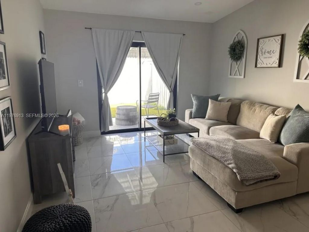 1751 NW 92nd Ave, Pembroke Pines, FL 33024 Photo