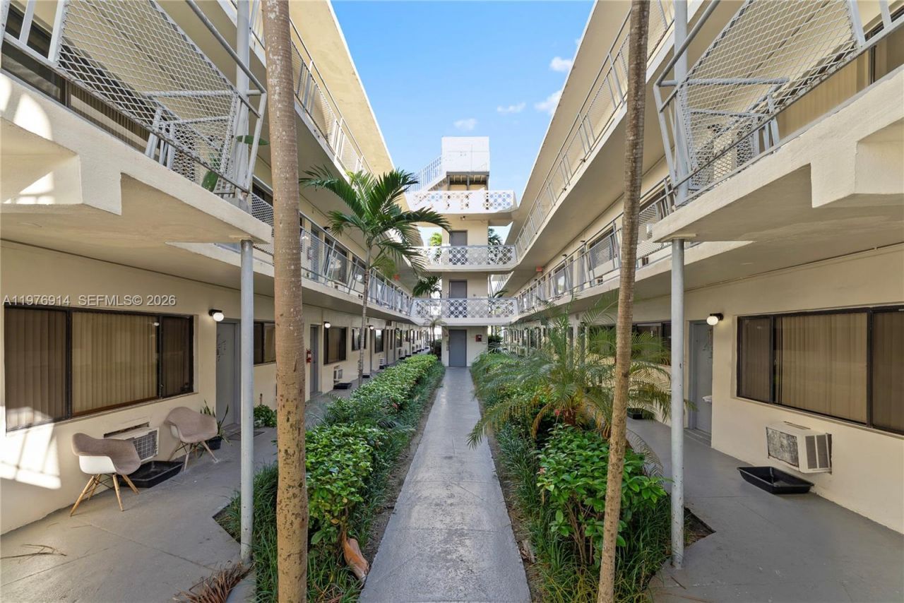 1165 Marseille Dr , Unit 23, Miami Beach, FL 33141 Photo