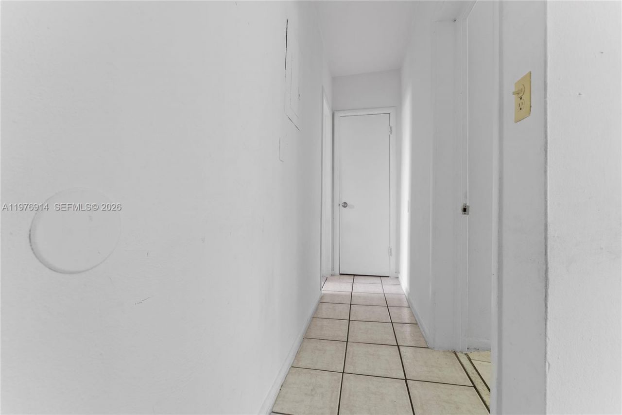 1165 Marseille Dr , Unit 23, Miami Beach, FL 33141 Photo