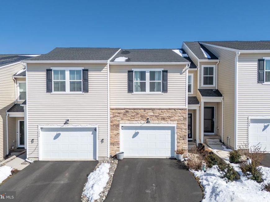 7592 Clayton Avenue, Coopersburg, PA 18036 Main Photo