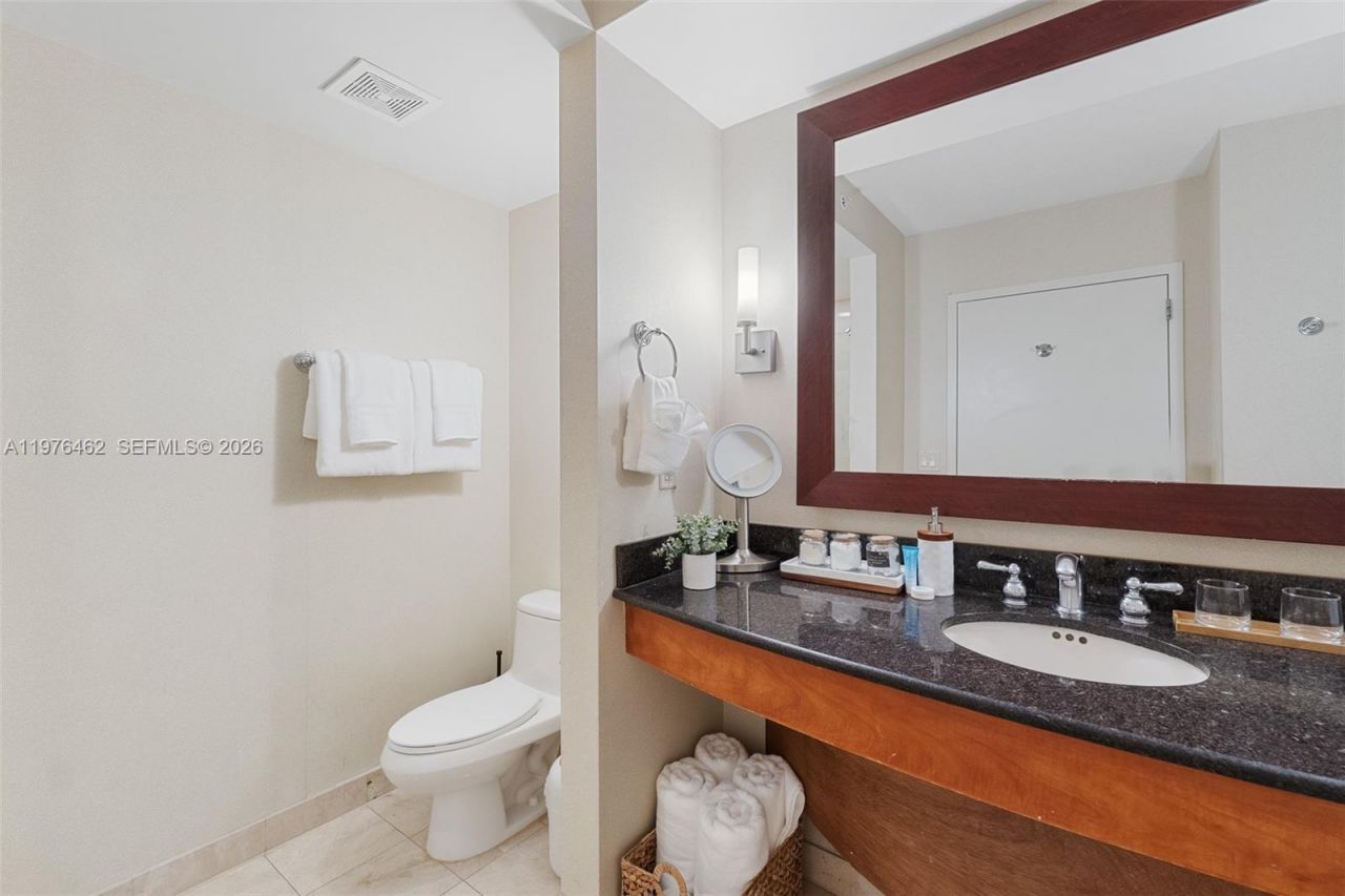 18001 Collins Ave, Unit 2001, Sunny Isles Beach, FL 33160 Photo