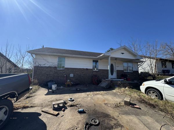 90 Idle Acres Rd, Huntington, WV 25701