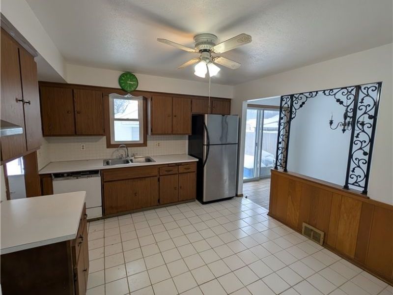 35477 Hobbie Drive, Eastlake, OH 44095 Photo 6