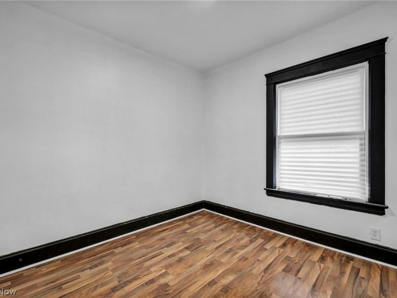 12001 Oakview Avenue, Unit DOWN, Cleveland, OH 44108 Photo 11