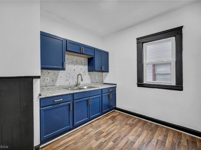 12001 Oakview Avenue, Unit DOWN, Cleveland, OH 44108 Photo 5