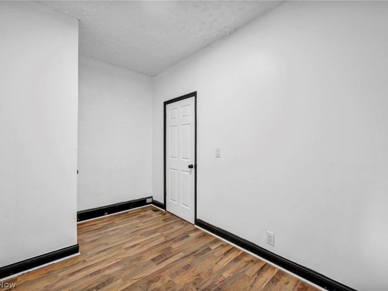 12001 Oakview Avenue, Unit DOWN, Cleveland, OH 44108 Photo 6