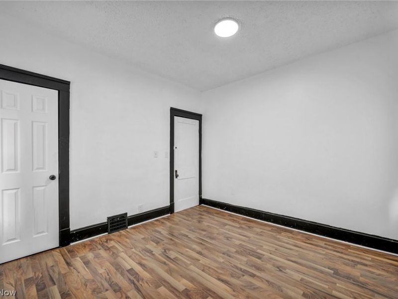 12001 Oakview Avenue, Unit DOWN, Cleveland, OH 44108 Photo 8