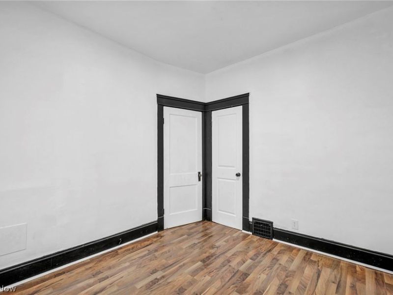 12001 Oakview Avenue, Unit DOWN, Cleveland, OH 44108 Photo 9