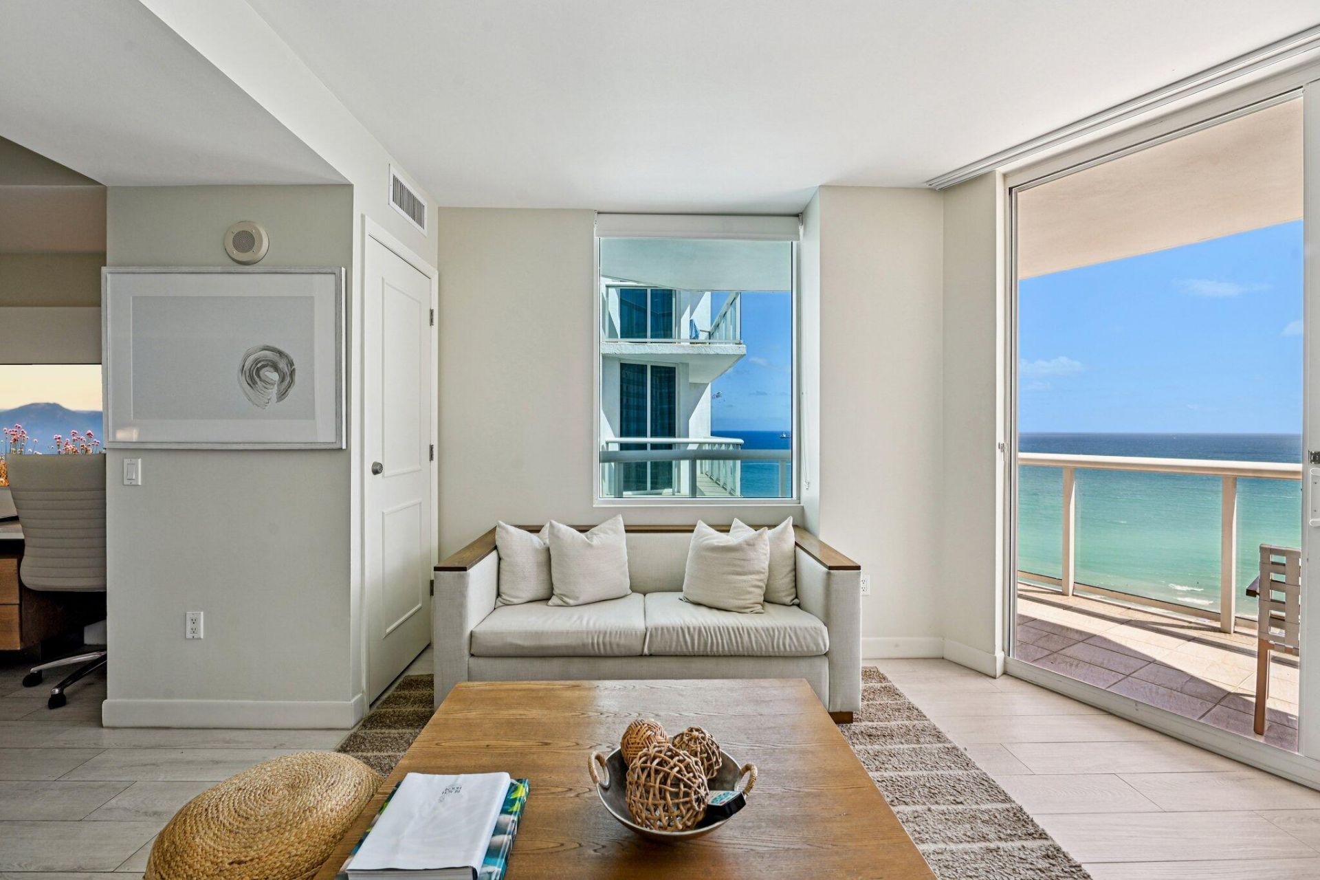 505 N Ft Lauderdale Bch Boulevard, Unit 1909, Fort Lauderdale, FL 33304 Photo