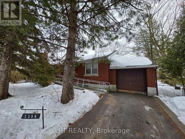 2306 Lawn Avenue, Ottawa, ON K2B7B4