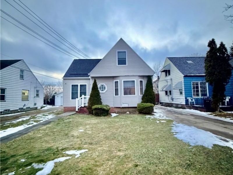 5212 E 105 Street, Garfield Heights, OH 44125 Photo 1