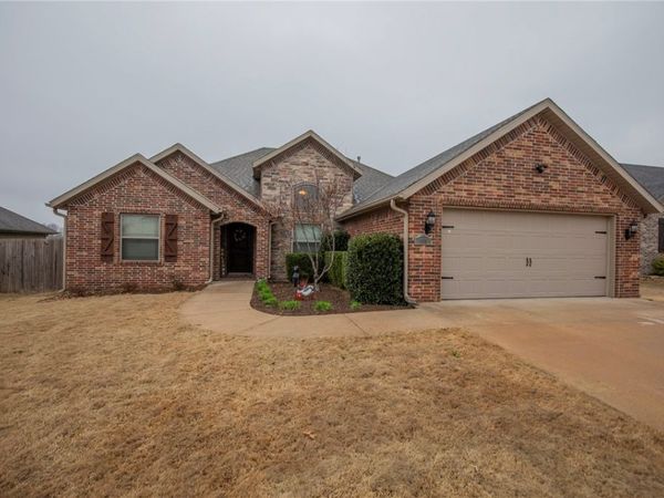 955 Stone Street , Cave Springs, AR 72718