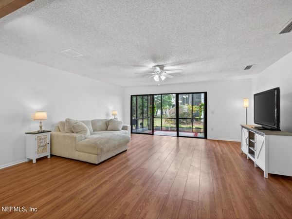 7936 LOS ROBLES Court, Unit 7936, Jacksonville, FL 32256