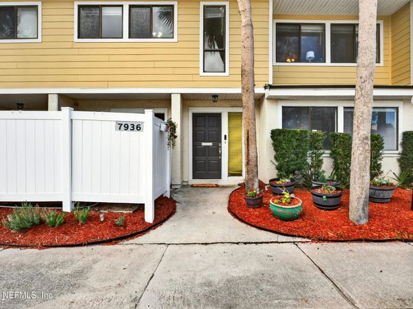 7936 LOS ROBLES Court, Unit 7936, Jacksonville, FL 32256