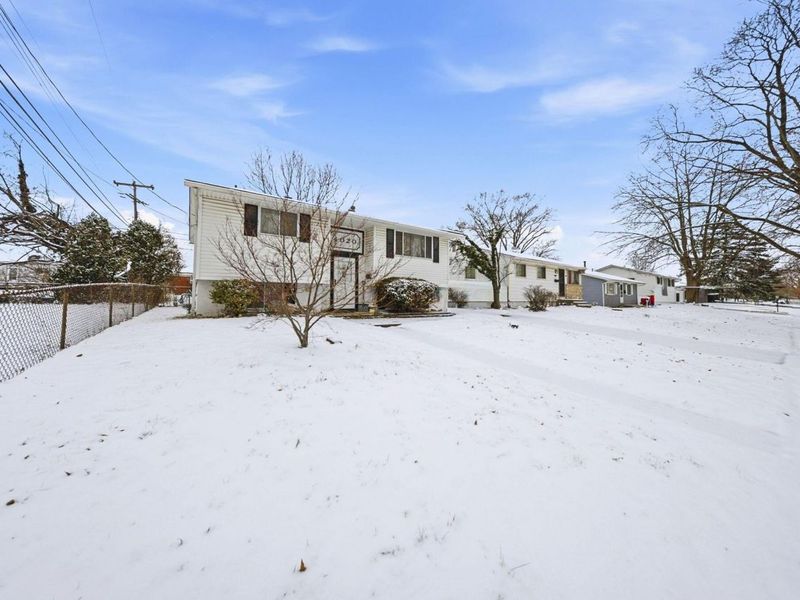 4020 Briggs Road, Columbus, OH 43228 Photo 2