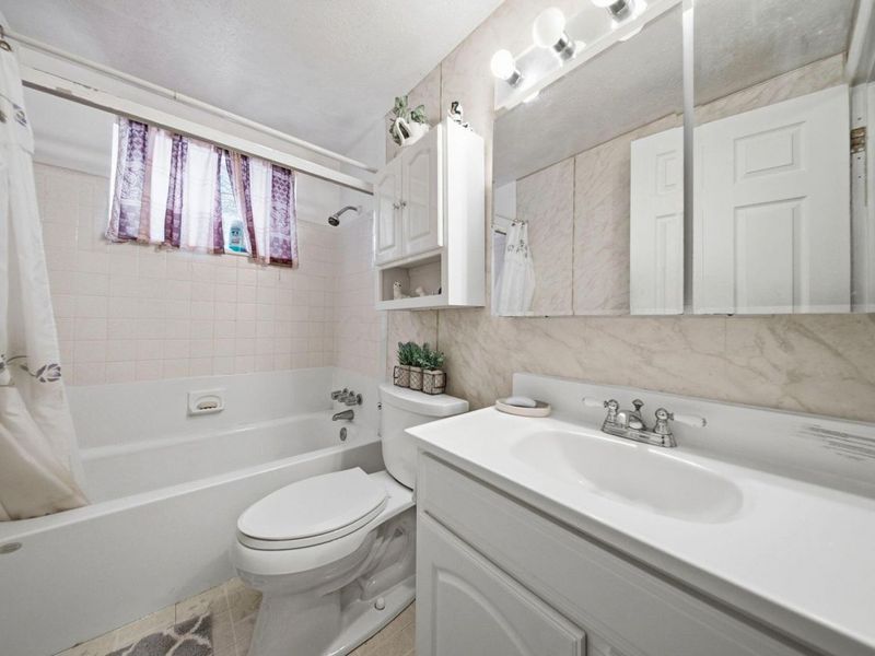 4020 Briggs Road, Columbus, OH 43228 Photo 9