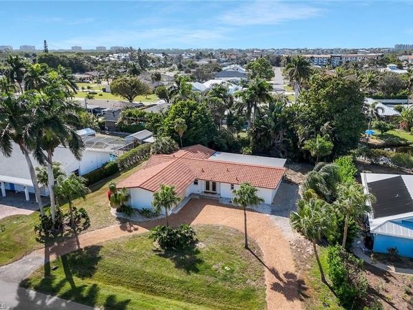 523 E Valley DR, BONITA SPRINGS, FL 34134