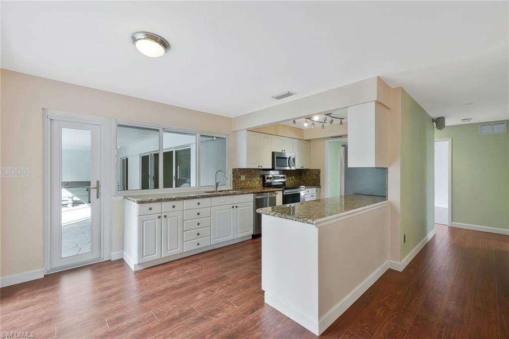 523 E Valley Dr, Bonita Springs, FL 34134 Photo