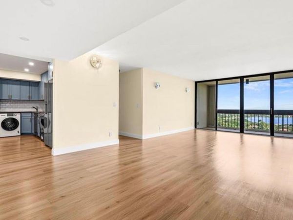 2400 Presidential Way, Unit PH2, West Palm Beach, FL 33401