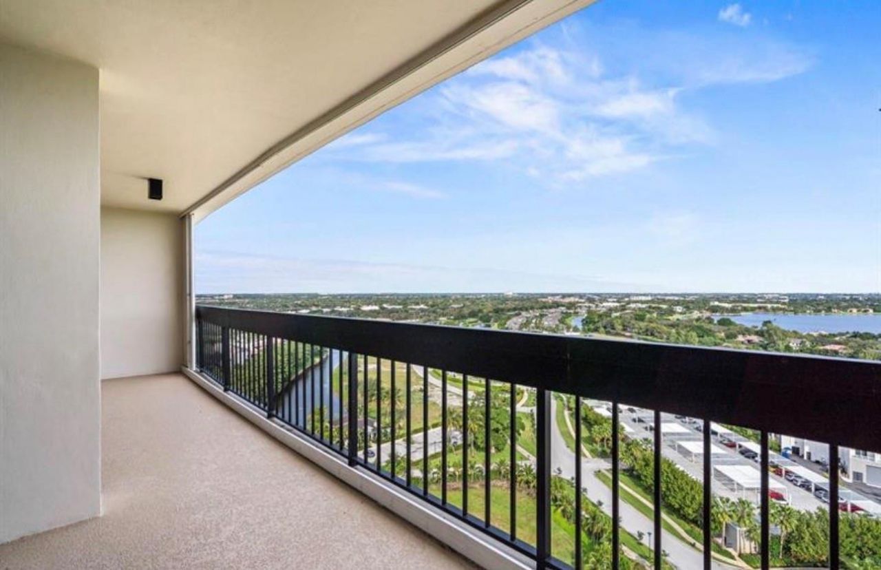 2400 Presidential Way, Unit PH2, West Palm Beach, FL 33401 Photo