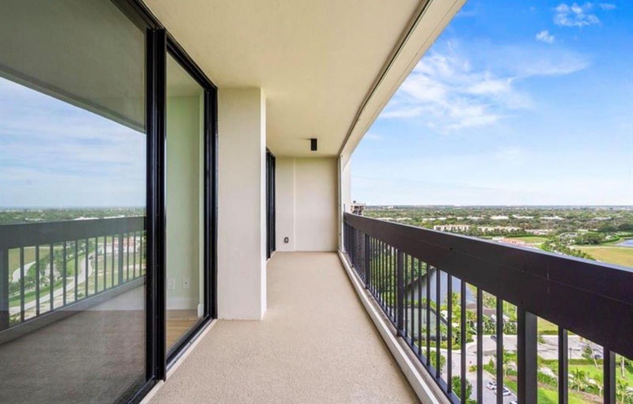 2400 Presidential Way, Unit PH2, West Palm Beach, FL 33401 Photo