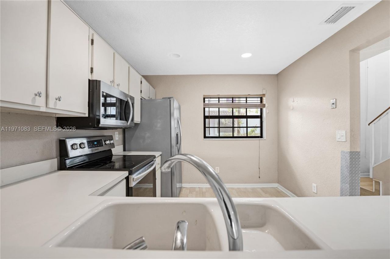 11625 NW 11th St , Unit 11625, Pembroke Pines, FL 33026 Photo