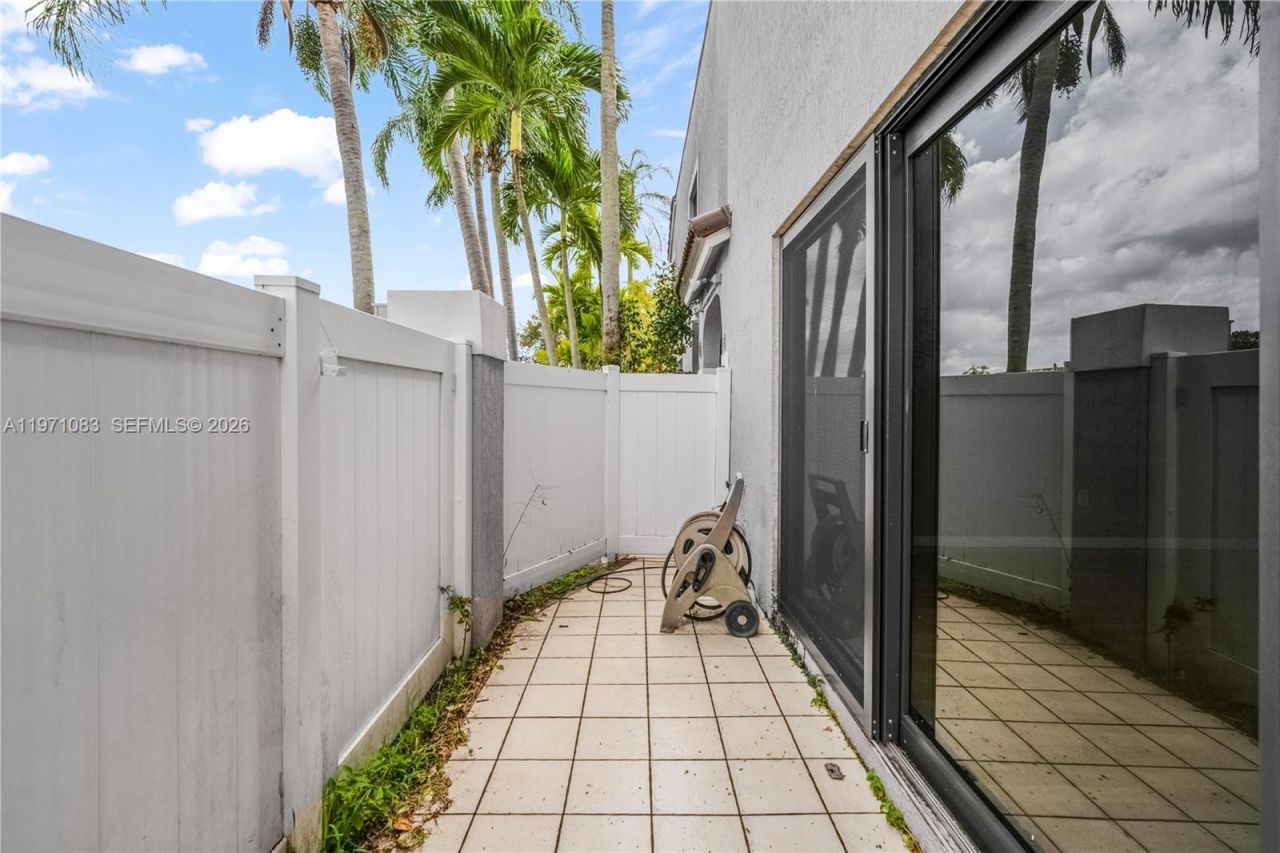 11625 NW 11th St , Unit 11625, Pembroke Pines, FL 33026 Photo