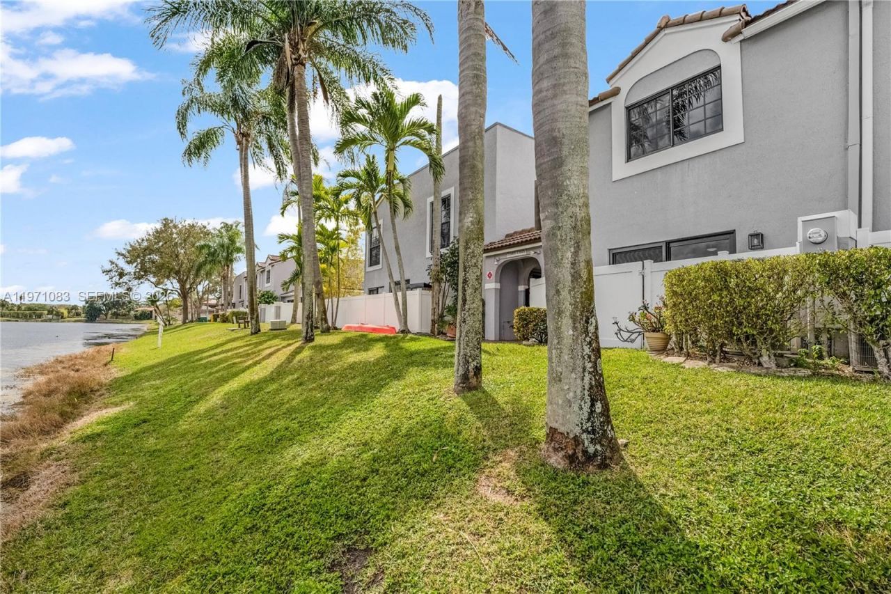 11625 NW 11th St , Unit 11625, Pembroke Pines, FL 33026 Photo