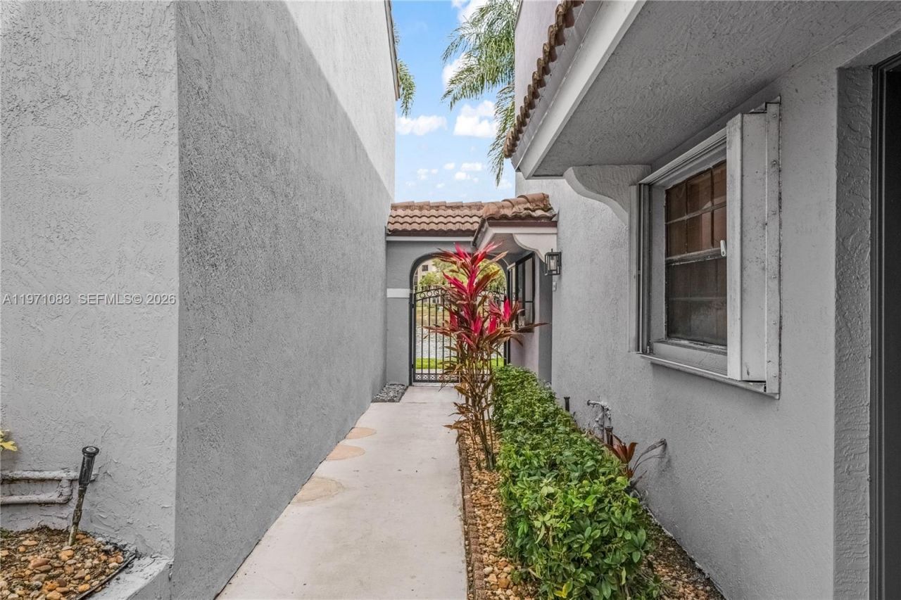 11625 NW 11th St , Unit 11625, Pembroke Pines, FL 33026 Photo