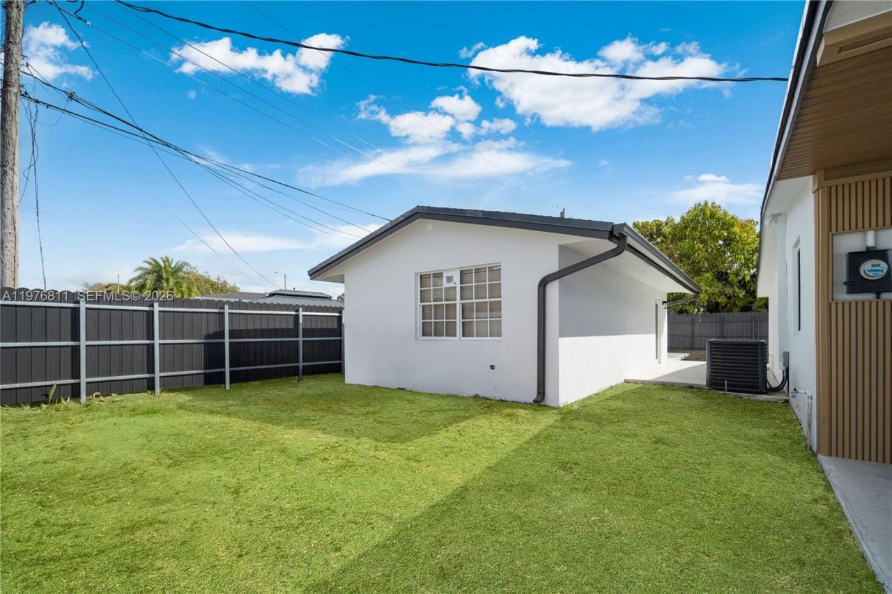 11351 SW 52nd Ter, Miami, FL 33165 Photo